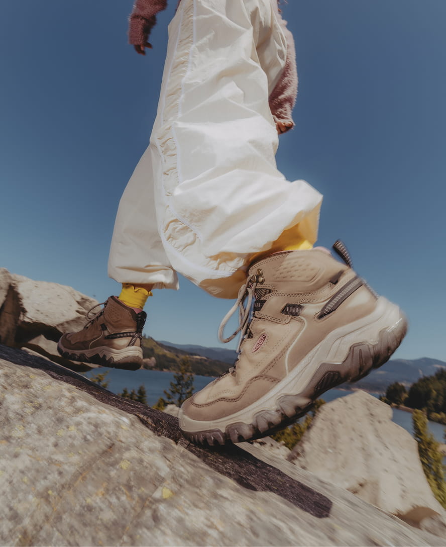Women's Targhee IV Wide Waterproof Hiking Boot - Brindle/Nostalgia Rose