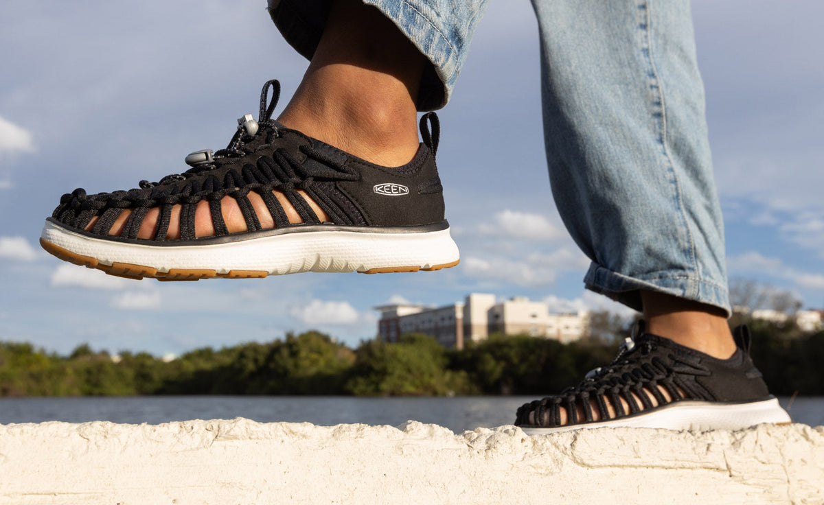 Women's UNEEK O3 Sneaker Sandal - Black/Star White