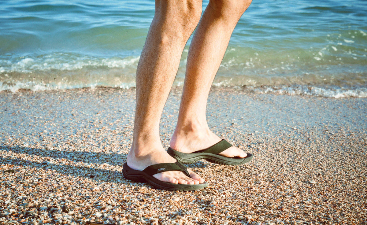 Men's Kona Leather Flip-Flop - Black/Steel Grey