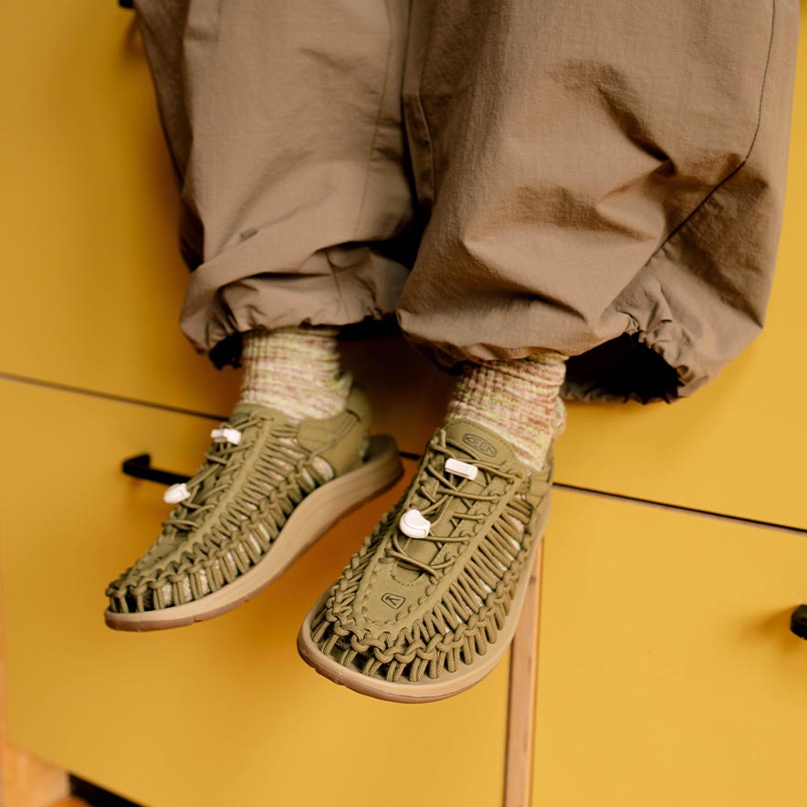 Women's UNEEK Sneaker - Martini Olive/Safari