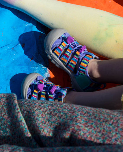 Little Kids' Newport H2 Sandal x Iro To Ikiru Wo Tukuru Fuku - Iro To Ikiru Wo Tukuru Fuku