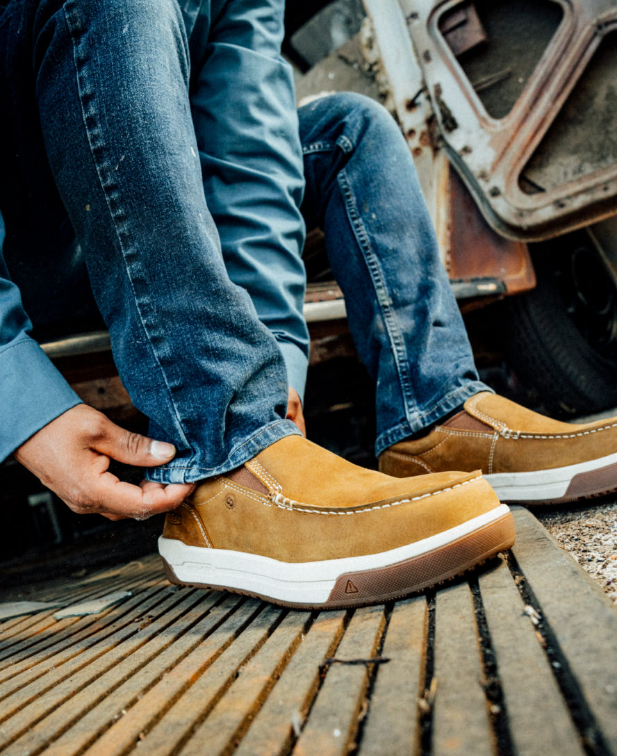 Men's Gibson Slip-On Work Shoe (Carbon Toe) - Belgian/Gum